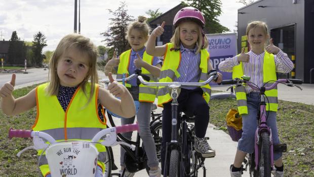 fietsende kinderen