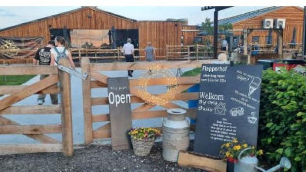 Bezoek aan stad Bree en geitenboerderij Flapperhof Beek © all rights reserved